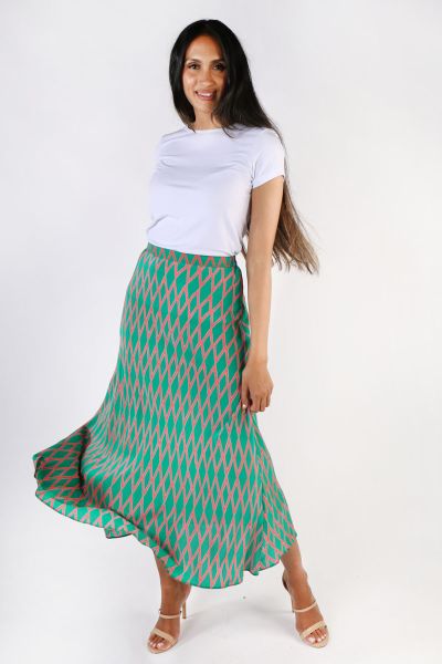 Anupamaa Pure Silk Hand Block Green Sarine Top, with an overall print, has striped contrasting detail on the neckline and wrist line. This Regular Fit top with a round neck and full sleeves, looks fabulous with your favorite jeans and shorts. A fashion pi