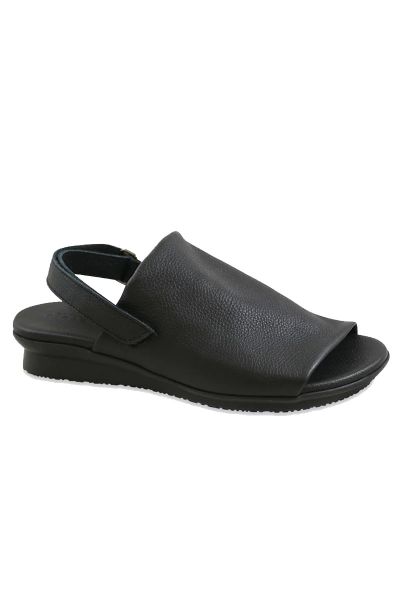 The Aurasy sandal is made from particularly soft Rocky smooth leather in the colour black. The soft padded leather insole and the sole made of soft formula material (latex). The comfort of this sole is created by the special micro-structure, which consist