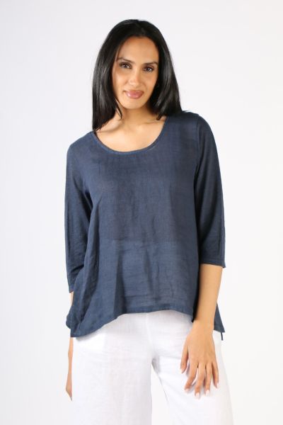 An easy summer top gets an upgrade this season with this top by Blueberry. In a Linen gauze front, the top has linen jersey 3/4 sleeves and back with a dip hem. Pair it with easy denims or shorts for a perfect model off duty look. Style 9760.