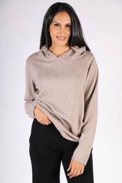 Bring it back in style with the hoodie from Campbell & Co. Made from 100% cashmere, this jumper features a long sleeves and hood. Layer this hoodie over your tees or under jackets for instant cosiness!