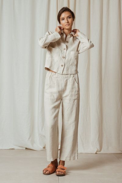 Expertly crafted in Spain, the Elastic Waist Linen Trousers feature a lightweight and relaxed feel due to the rustic linen and garment dyed fabric. For additional comfort, the trousers are outfitted with an elastic waistband and French pockets. Whether st