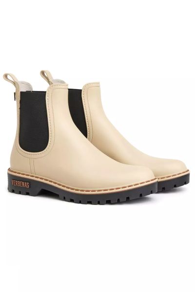 Gaudi Countryside rain boots in black. Made in Spain. Add a touch of style to your looks without forgetting about practicality. No puddle will be able to stop you as long as you wear our Gaudi boots. These boots give you endless possibilities to create yo