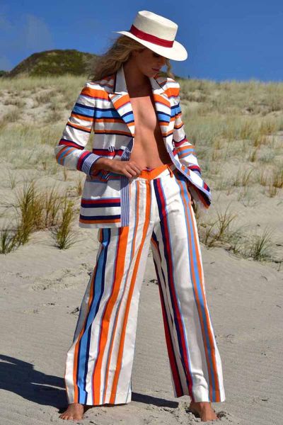 Designed in a Summer Suits You striped jacquard. Consider modern minimalism with a dash of energetic charisma. Featuring a wide leg, side pockets, fly front with button closure and belt loops. Make it a set with the matching 'Suiting Point' jacket. Style 