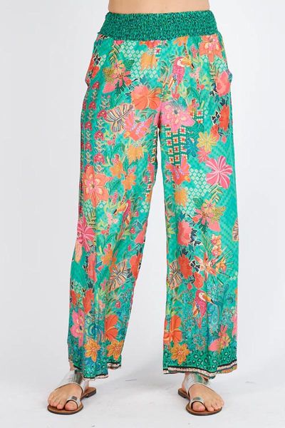 Experience the perfect blend of comfort and style with the Lulasoul Eastern Pant. This beautiful pant features a straight leg design, side pockets, and a gorgeous tropical digital print. Enjoy the perfect fit and walk with confidence every day.
