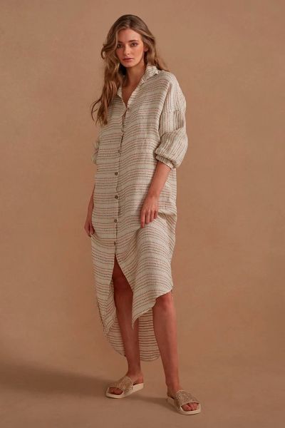 The Sari Mini Dress is a versatile piece that effortlessly adapts to your unique style. The loose fit of this dress makes it an ideal choice for standalone wear or as a layering piece over pants, allowing you to embrace different looks with ease. style L2