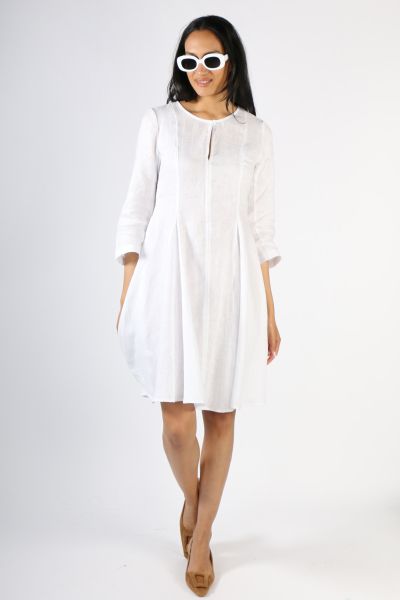 The My Flare Lady Dress by Foil is a beautiful linen dress featuring 3/4 sleeve, a higher neckline with a split in the middle and a comfortable round skirt. With 100% linen and a perfect swing, this dress will take you from the beach to the bar in style a