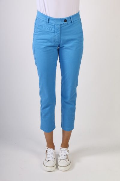 Style up your everyday look with this Funky Staff Chelsea trouser. In a stretch cotton, with a button closure and cropped length, this trouser is a perfect summer pant to be styled with any casual top on the go. Style 58228.