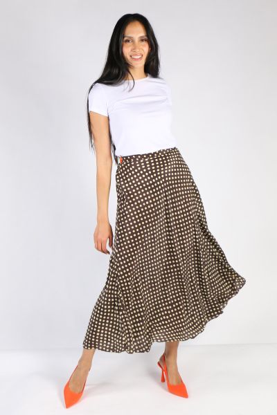 Draping effortlessly, this bias skirt is what you need this summer. Featuring a hand blocked pirnted pattern, this skirt with an elastic band, sits perfectly on your waist. Hugging your curves in all the right place, this ankle length skirt can elevate an