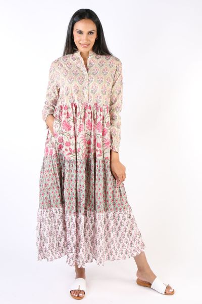 Swing into new season with this maxi dress by Mandalay that hits all the right notes. In a mix and match of prints, this maxi length dress with a tiered design has a mandarin collar and full length sleeves. With front pockets and a relaxed look, be effort