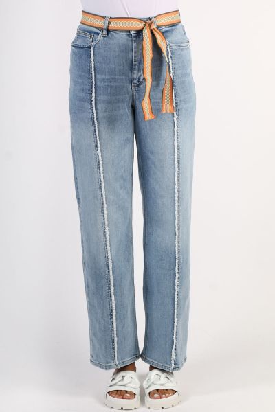 We adore straight-fitted jeans! These jeans are designed with a high waist and crafted from cotton. They are finished with subtle heart details at the front and a cool leather badge at the back. They look amazing with a statement tee tucked in, a loose sh