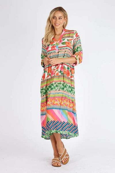 Be ready for your next vacation with the Lulalife Palmer Midi. Its made with a tropical inspired print thats perfect for beach days, and its throw and go design makes packing quick and easy. Head out in style with this stylish and comfortable travel wear.