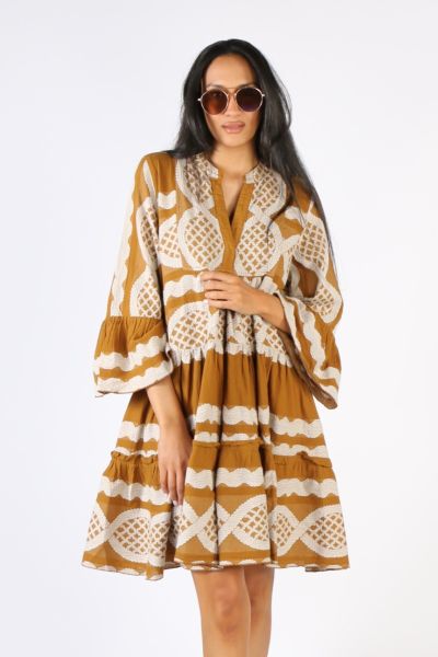 The Zakar Maxi Dress will have you feeling like a Greek Goddess. This garment is 100% cotton. The dress has a v neck with a self tie that may be tied up or worn lose to the front of the garment. Featuring a full length sleeve and maxi length, in tones of 