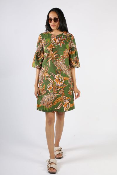 This Kiku printed dress with shirred peplum sleeve is a chic and contemporary piece that combines classic elegance with modern design elements. This dress is characterized by its versatile silhouette, unique sleeve detailing, and Striking printed pattern.