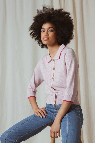 The Retro Knit from Indi & Cold features contrast trim, adding a playful touch to your wardrobe. The knit has a classic shirt collar and fitted sleeves. This style has a fitted shaped fit and ribbed trimmings. style RD657.