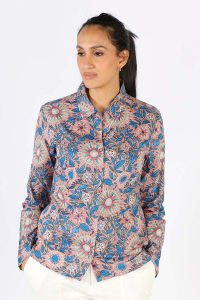 An easy button down shirt goes a long way and Larissa Shirt by Seasalt elevates your basic look. In an overall floral print, the button down shirt in easy cotton has full sleeves and front button closure and shirt collar. Style it with tailored pants, sho