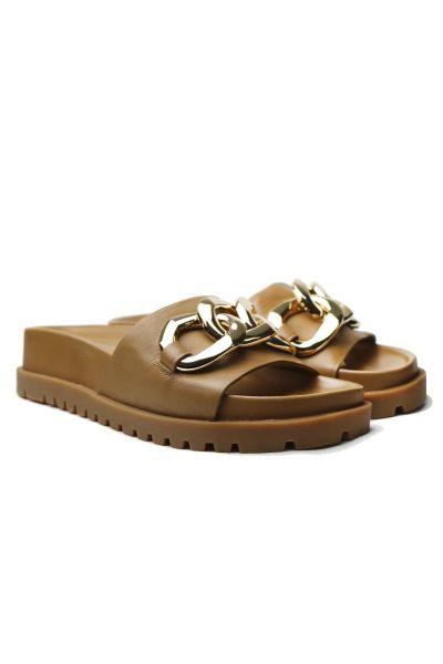 Dive into chic summer style with these platform leather slides by Django & Juliette. UBECCA has a statement chain detail on patent leather detail, with a moulded footbed and treaded sole for a stylish start to your day
