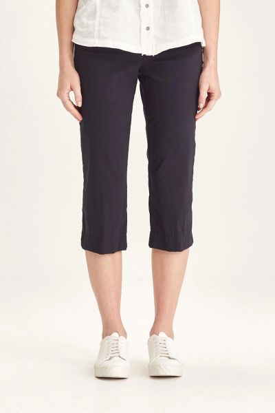 Made in VERGE's exclusive lightweight European fabric is the Acrobat 3/4 Pant. It features detail at front leg, concealed elasticised waistband and 3/4 length. style 5680.