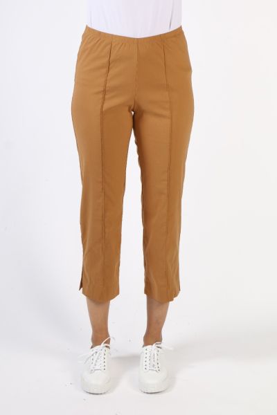 With a flattering vertical seam detail and a concealed elasticised waistband the Acrobat 7/8 Pants by Verge are made to stretch for the perfect fit and are available in a variety of colours throughout the season at Readsonline. These super comfortable pul