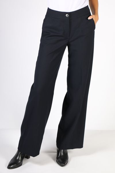 Wide leg dress pant with single button and fly front entry. Angled side front pockets.  The Brooklyn pant is full length. style 8525br.
