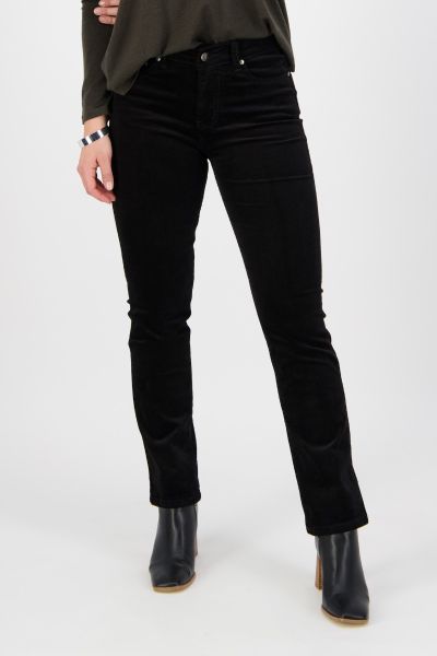 Vassalli Straight Leg Full Length Pinwale Cord Pant with Fly. Made from stretch fabric for the perfect fit it has a Waistband features metal V logo jean button closure, two front, two side and two back beltloops. With Zip fly and Two front cutaway pockets