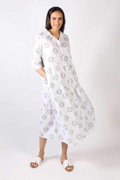 A printed cotton dress for spring are a perfect excuse by Blueberry to turn heads. In an overall mandala print, the easy fit cotton shirt dress with a collar has a front closure button and 3/4 sleeves. The midi length dress in a tiered design sashays with
