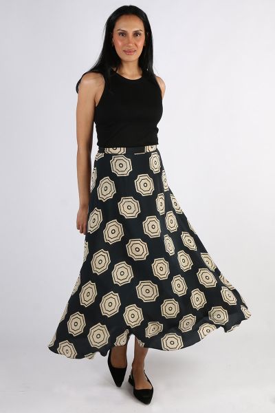 Draping effortlessly, this bias skirt is what you need this summer. Featuring a hand blocked pirnt, this skirt with an elastic band, sits perfectly on your waist. Hugging your curves in all the right place, this ankle length skirt can elevate any basics f