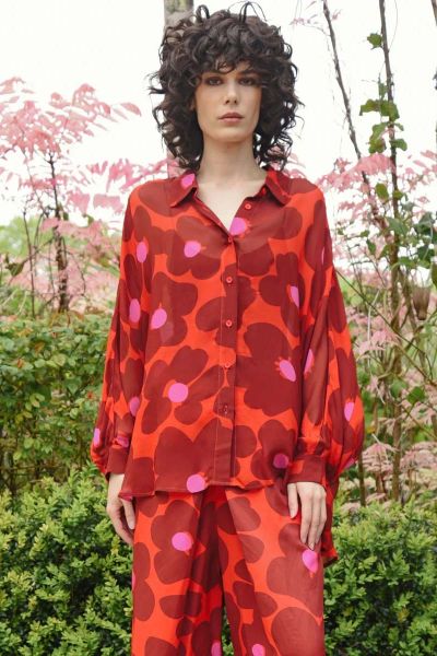 A wide cut silhouette defines the BEHIND HER BACK Shirt, offering an effortlessly relaxed drape. Crafted in CHARGED UP CHERRY viscose georgette, this button through style features soft batwing sleeves, creating fluid movement through the shape.CT255009.
