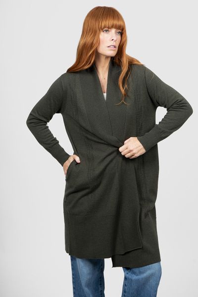 Longline elegant open front cardigan with a floaty silhouette that falls loosely on the body. Hidden side seam pockets and set in long slim sleeves with rib cuffs give a sophisticated presentation. It is ideal for snuggling when it is cold, paired with a 