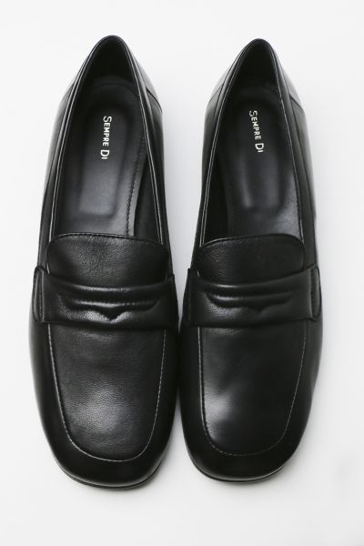 Go for a classic Sempre Di Loafer that is versatile for all your looks. loafers feature a classic design with a rounded toe, a leather upper, padded detail and a flat sole. Style A1501.
