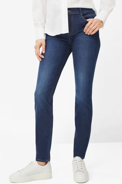 A classic for women the Style SHAKIRA. In stylish combinations, the modern skinny jeans ensure a successful look. The slim fit women pants with a regular waist have a slim cut that flatters the legs. The elaborate pocket design gives the pants a proven to