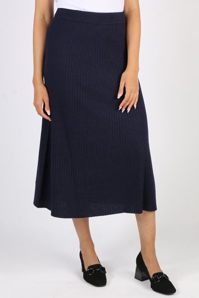 Meet your new Autumn Winter staple. The Flared Hem Skirt from Bridge and Lord. Featuring a ribbed overall texture elastic waistband for all round comfort, this style is fitted at the waist and hips, and flares out made from the most luxurious blend of cas