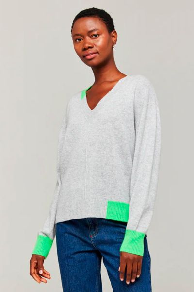 The Maria Jumper by Brodie has an easy vibe with a fun twist. The jumper has a V neck with full sleeves and centre seam detail with accented colour pop details finished with ribbed cuffs and hem is a perfect cozy and stylish piece. Style BS258142.