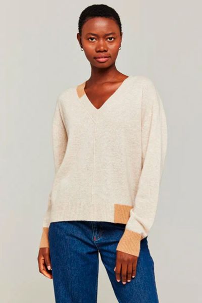 The Maria Jumper by Brodie has an easy vibe with a fun twist. The jumper has a V neck with full sleeves and centre seam detail with accented colour pop details finished with ribbed cuffs and hem is a perfect cozy and stylish piece. Style BS258142.
