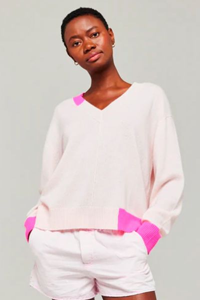 The Maria Jumper by Brodie has an easy vibe with a fun twist. The jumper has a V neck with full sleeves and centre seam detail with accented colour pop details finished with ribbed cuffs and hem is a perfect cozy and stylish piece. Style BS258142.