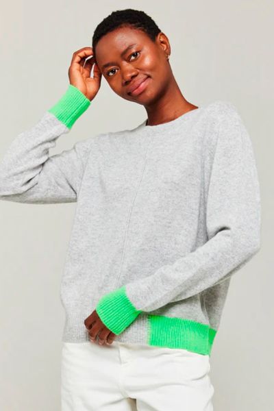 The Maya Jumper by Brodie has an easy vibe with a fun twist. The jumper has a round neck with full sleeves and centre seam detail with accented colour pop details finished with ribbed cuffs and hem is a perfect cozy and stylish piece. Style BS258031.