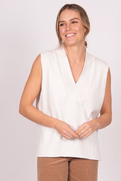 An easy vest by Fields gives you multiple styling options. In a Wool Cotton, the sleeveless vest has a V neck and dip hem and is finished with ribbed trims along the neckline and hem. Style it however you like. FK5003.
