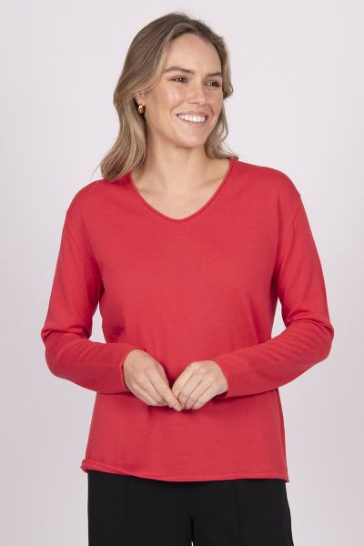 A classic cozy vibe by Fields ticks all the boxes for the season. In 100% easy care wool, the cardigan has a roll edge V neck and full sleeves. Style it with easy pants or skirts. FK5016.
