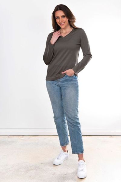 A classic cozy vibe by Fields ticks all the boxes for the season. In 100% easy care wool, the cardigan has a roll edge V neck and full sleeves. Style it with easy pants or skirts. FK5016.
