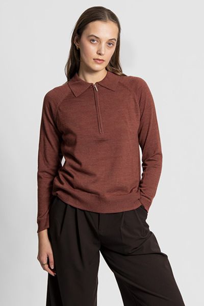 Premium 100% Australian Merino wool quarter zip knit. This heritage piece is a sell out favourite for good reason combining classic design with the luxurious performance of Australian Merino Wool, it s a must have essential for a polished, cozy wardrobe. 