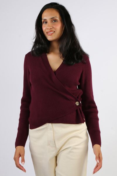 A perfect cardigan that gives you many styling options, this Wrap Cardi by Foil is a perfect one. In an easy cotton blend, the long sleeve cardi with a V neck can be styled front open or wrapped around with a button closure on the side. The Classic Ribbed