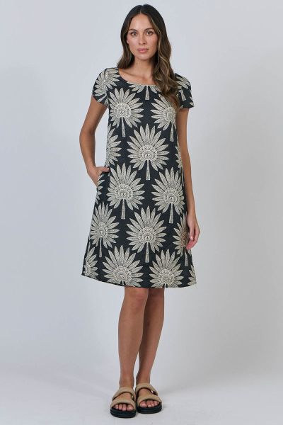 Give your new summer wardrobe the ultimate fresh upgrade with this Date palm print dress. Featuring a stunning, eye catching print, this mini dress offers a flattering A line silhouette with short sleeves and a round neckline. Made from 100% linen. GA237.