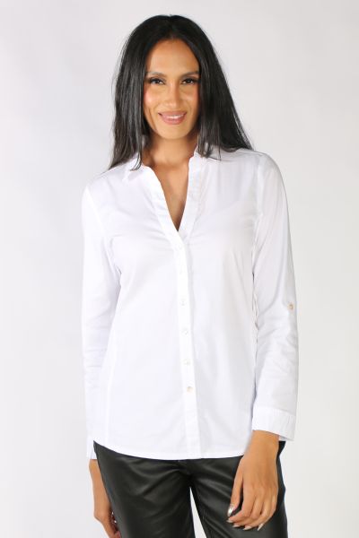 Not your average white shirt by Gordon Smith is here. The button down shirt has side contrasting fabric panels with a shirt collar and long sleeves. style it with easy denims or tailored pants.Style 39952.