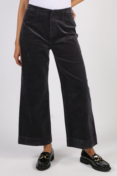 Step back in time and comfort. Combine classic, contemporary style and add some texture to your winter wardrobe with our corduroy collection. Our Fleetwood Cord Jean are inspired by the 70s and crafted from a soft cotton with a generous amount of stretch 