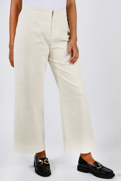 Step back in time and comfort. Combine classic, contemporary style and add some texture to your winter wardrobe with our corduroy collection. Our Fleetwood Cord Jean are inspired by the 70s and crafted from a soft cotton with a generous amount of stretch 