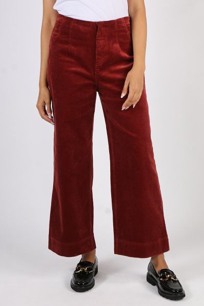 Step back in time and comfort. Combine classic, contemporary style and add some texture to your winter wardrobe with our corduroy collection. Our Fleetwood Cord Jean are inspired by the 70s and crafted from a soft cotton with a generous amount of stretch 