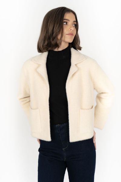The Humidity Lifestyle Sabine Jacket is incredibly soft ad cosy. This chic design features front patch pockets and is the perfect jacket to wear out for dinner. You can dress Sabine up or down. HW25606.