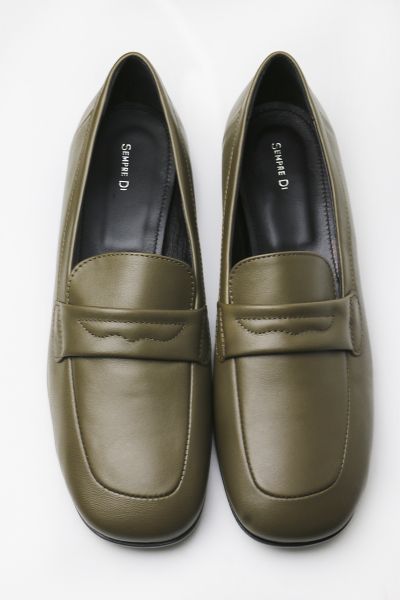 Go for a classic Sempre Di Loafer that is versatile for all your looks. loafers feature a classic design with a rounded toe, a leather upper, padded detail and a flat sole. Style A1501.
