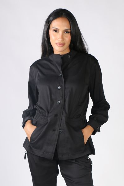 A casual weekend jacket in a lightweight cupro and viscose blend, featuring relaxed dropped shoulders, heavy topstitch detailing and irregular shape buttons. The drawstring around the waist cinched in creates shape. This jacket can be worn as a set with t