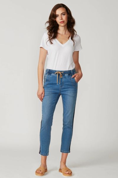 Casual jean with elasticated waist and adjustable drawstring tie. Novelty tape at the outside leg. Soft handle & distressed finish achieved by special garment wash.