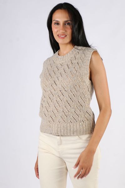 Go for this Hetty Vest by Loobies to layer up your shirt or wear on its own. The Merino Alpaca blend keeps it warm, while the textured knit keeps it stylish. Style LSK2517.

